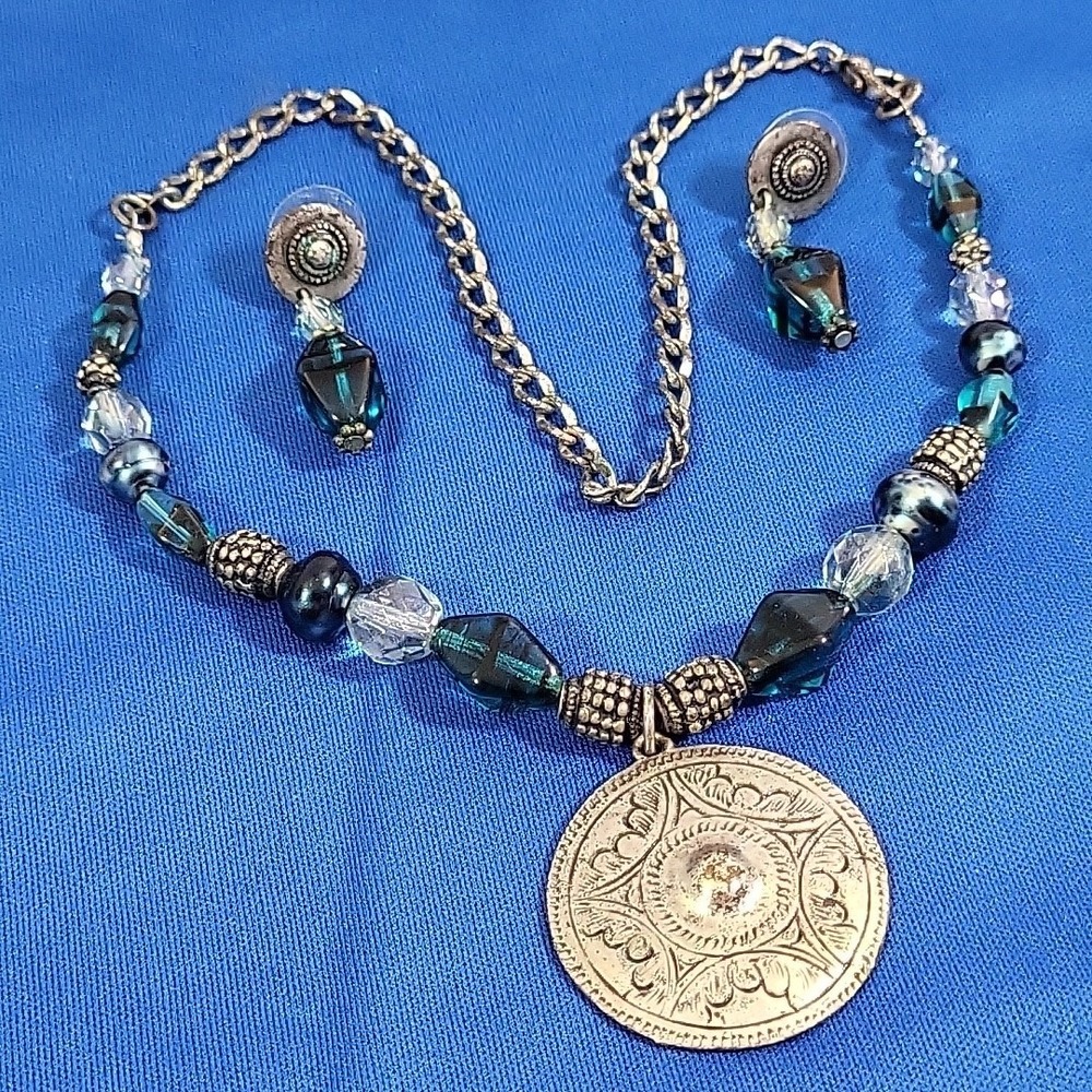 Vintage‎ Beaded Necklace W/ Matching Earrings Teal Silver-tone Medallion Pendant